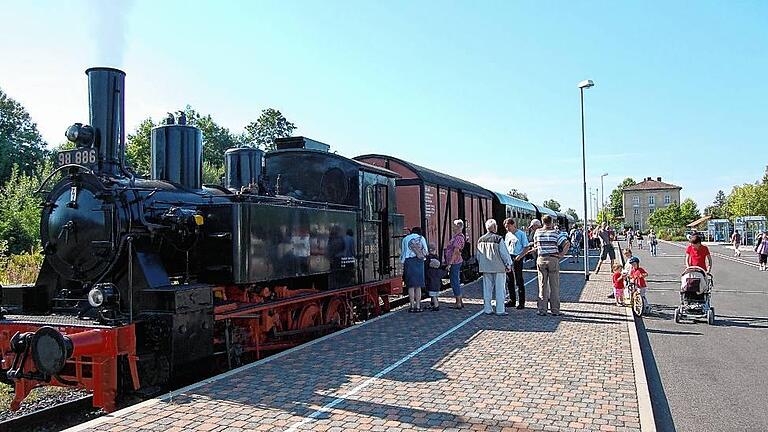 Das Rhönzügle, hier beim Museumsfest-Einsatz 2008, muss rundum erneuert werden.