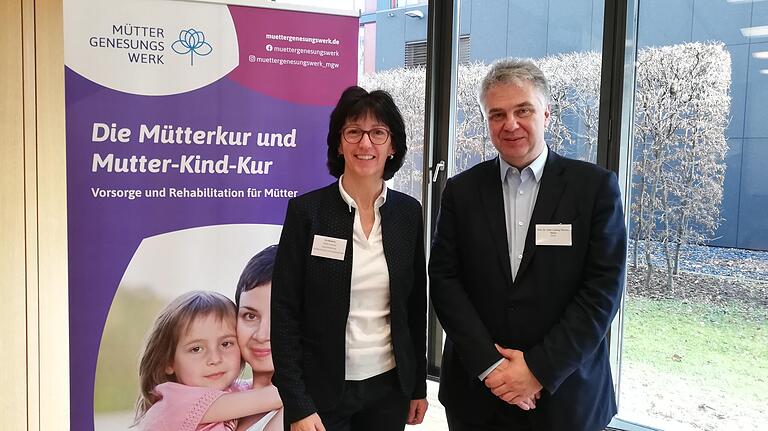 Evi Bindrim mit Professor Ludwig Theodor Heuss, dem Enkel von Elly Heuss-Knapp, der Gründerin des Müttergenesungswerkes, bei einer Veranstaltung in Berlin. Evi Bindrim mit Professor Ludwig Theodor Heuss, dem Enkel von Elly Heuss-Knapp, der Gründerin des Müttergenesungswerkes, bei einer Veranstaltung in Berlin. 