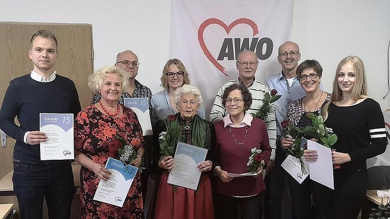 Geehrte AWO-Mitglieder (von links): Michael Meier, Sibylle Heisel, Leonhard Meier, Eva-Maria Graf, Regina Beck, Monika Mahlmeister, Manfred Lehmann, Vorsitzender Achim Meier, Susanne Bender-Meier und Kerstin Meier.