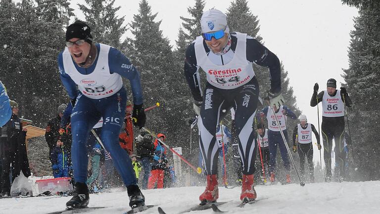 Die Freude am Langlauf-Wettkampf am Roten Moor steht den Sportlern ins Gesicht geschrieben.       -  Die Freude am Langlauf-Wettkampf am Roten Moor steht den Sportlern ins Gesicht geschrieben.