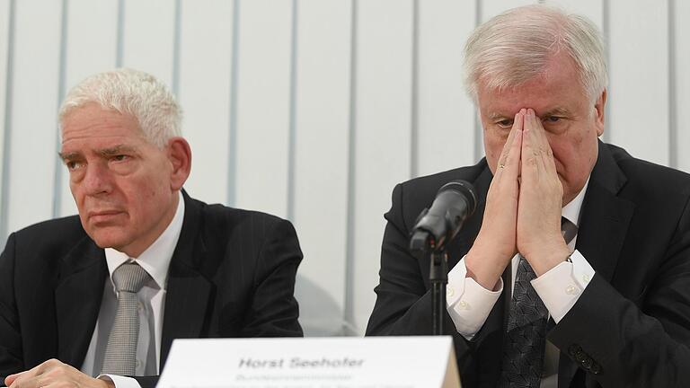 Josef Schuster (links) und Innenminister Horst Seehofer am Donnerstag vor der Presse in Halle.