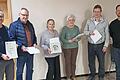 Jubilare der Eigenheimer Poppenlauer: Egon Schleyer (2. Vorsitzender, 25 Jahre), Georg Halbig (50 Jahre), Maria Gottwald (50 Jahre), Gerda Hochrein (50 Jahre), Volker Hofmann (25 Jahre) und 1. Vorsitzender Stefan Kamusin.       -  Jubilare der Eigenheimer Poppenlauer: Egon Schleyer (2. Vorsitzender, 25 Jahre), Georg Halbig (50 Jahre), Maria Gottwald (50 Jahre), Gerda Hochrein (50 Jahre), Volker Hofmann (25 Jahre) und 1. Vorsitzender Stefan Kamusin.
