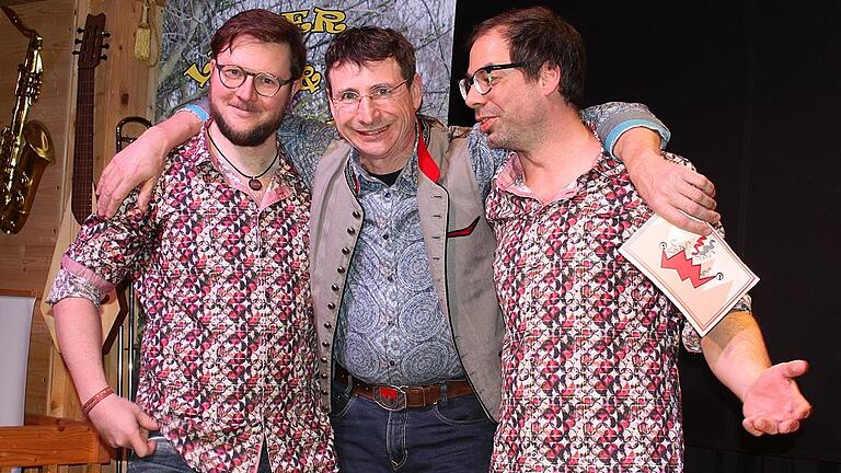 Drei fränkische Humoristen: Thomas Klug alias Lubber, Oti Schmelzer und Matthias Schmelzer alias Babbo (von links) frönen den fränkischen Dialekt in ihren Wortbeiträgen. Drei fränkische Humoristen: Thomas Klug alias Lubber, Oti Schmelzer und Matthias Schmelzer alias Babbo (von links) frönen den fränkischen Dialekt in ihren Wortbeiträgen.