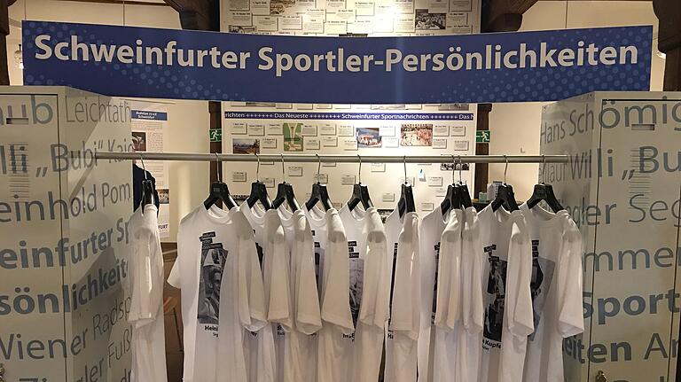 Die wichtigsten Sportler-Persönlichkeiten auf T-Shirts gedruckt findet man auch in der Made in SW in der Rathausdiele. Die wichtigsten Sportler-Persönlichkeiten auf T-Shirts gedruckt findet man auch in der Made in SW in der Rathausdiele.