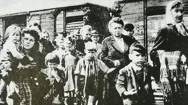 Zahlreiche Ostgeflüchtete kamen nach dem 2. Weltkrieg nach Bayern. Im Bild: Geflüchtete oder vertriebene Familien kommen in Sulzheim bei Schweinfurt an. (Archiv) Zahlreiche Ostgeflüchtete kamen nach dem 2. Weltkrieg nach Bayern. Im Bild: Geflüchtete oder vertriebene Familien kommen in Sulzheim bei Schweinfurt an. (Archiv)