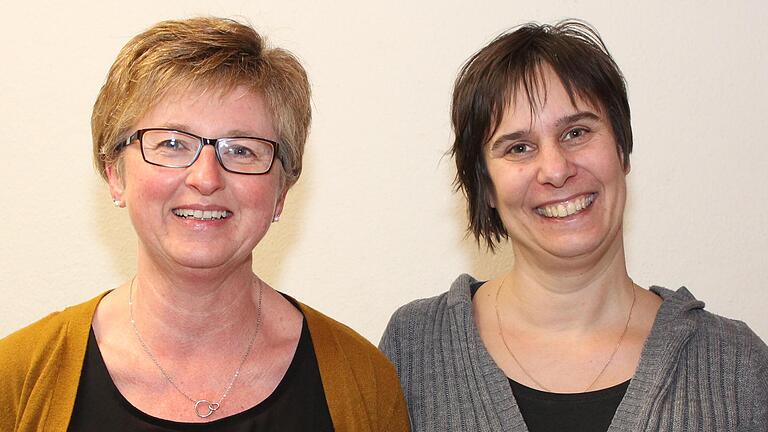 Helferinnen und aufmerksame Zuhörerinnen: Petra Sauer (49, links) und Karin Zänglein (52), beide aus Dettelbach, fanden das Wahlforum sehr interessant. Helferinnen und aufmerksame Zuhörerinnen: Petra Sauer (49, links) und Karin Zänglein (52), beide aus Dettelbach, fanden das Wahlforum sehr interessant.