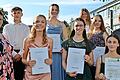 Unser Foto zeigt die besten Absolventen der Mittelschule Hammelburg zusammen mit Konrektorin Ellen Erhard (links) und 3. Bürgermeister Christian Fenn (rechts).       -  Unser Foto zeigt die besten Absolventen der Mittelschule Hammelburg zusammen mit Konrektorin Ellen Erhard (links) und 3. Bürgermeister Christian Fenn (rechts).