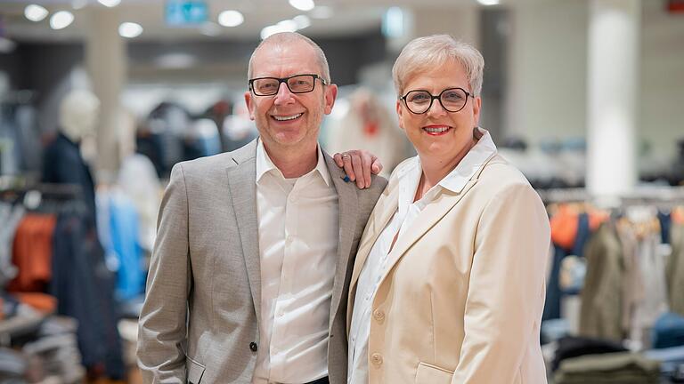 Ein erfolgreiches Unternehmer-Paar mit Ideen und Weitblick: Günter und Anja Iff vom gleichnamigen Modehaus in Gerolzhofen. Ein erfolgreiches Unternehmer-Paar mit Ideen und Weitblick: Günter und Anja Iff vom gleichnamigen Modehaus in Gerolzhofen.