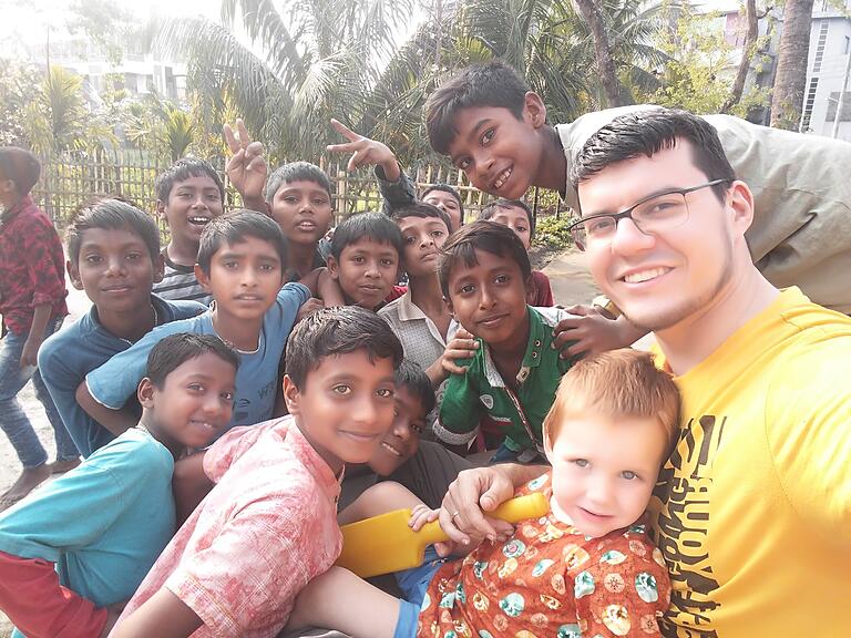 Benedikt Tschauner im Kinderdorf Khulna (Bangladesch) - Zeit mit den Jungs verbringen Benedikt Tschauner im Kinderdorf Khulna (Bangladesch) - Zeit mit den Jungs verbringen