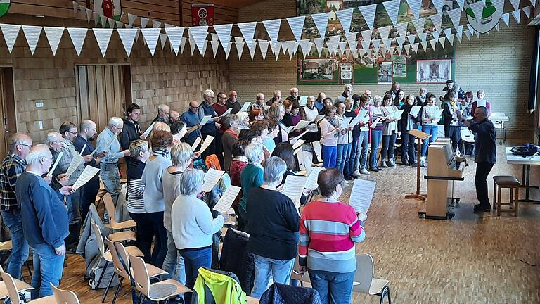 60 Teilnehmerinnen und Teilnehmer kamen zum Stimmbildungsseminar des Sängerbundes Badisch-Franken.