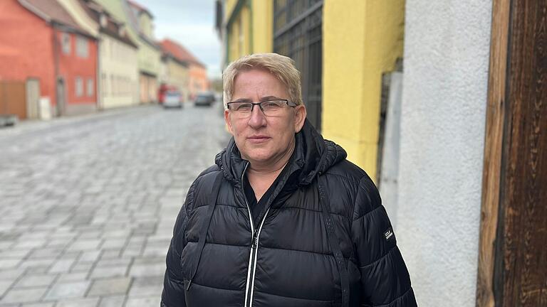 Michaela Köller (52) aus Hendungen ist für das Böllern an gekennzeichneten Plätzen.