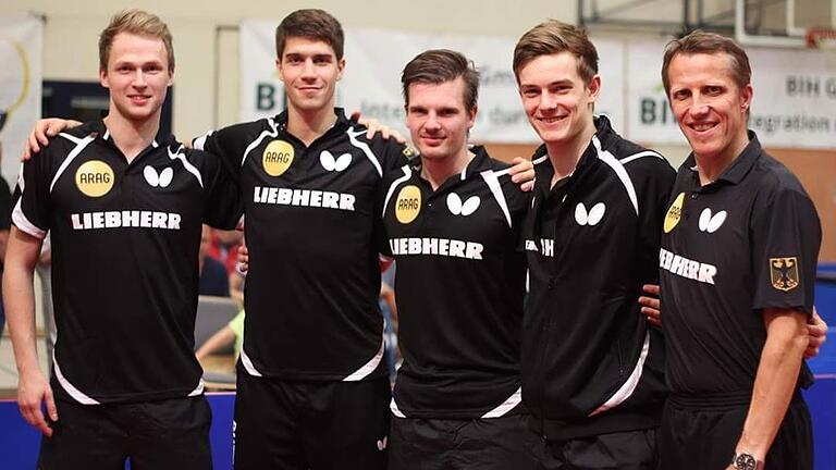 Bundestrainer Jörg Roßkopf (von rechts) verhalf Kilian Ort 2016 zu einem Einsatz in der A-Nationalmannschaft an der Seite von Ricardo Walther, Patrick Franziska und Benedikt Duda. Bundestrainer Jörg Roßkopf (von rechts) verhalf Kilian Ort 2016 zu einem Einsatz in der A-Nationalmannschaft an der Seite von Ricardo Walther, Patrick Franziska und Benedikt Duda.