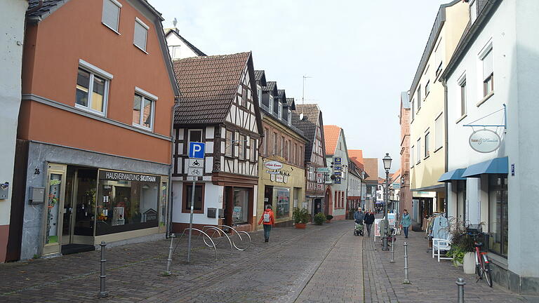 Die Stadt Marktheidenfeld unterstützt Existenzgründerinnen und -gründer ab sofort finanziell bei der Anmietung von frei gewordenen Ladengeschäften in der Innenstadt. Die Stadt Marktheidenfeld unterstützt Existenzgründerinnen und -gründer ab sofort finanziell bei der Anmietung von frei gewordenen Ladengeschäften in der Innenstadt.