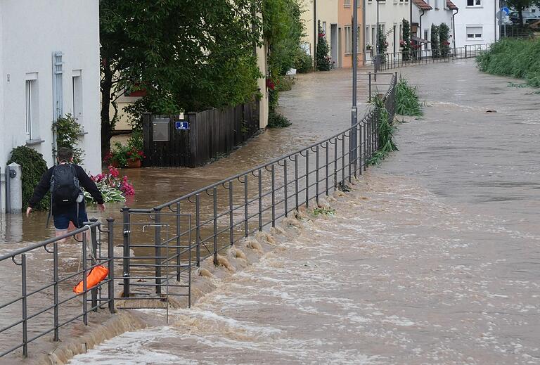 In den Fluten der Altach: Weite Teile der Zeiler Altstadt standen Anfang Juli dieses Jahres unter Wasser. Etwa 120 Einsatzkräfte von Feuerwehr und THW waren im Einsatz.