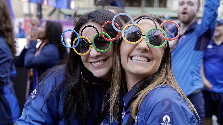 Paris verabschiedet Olympische Sommerspiele       -  Viele Menschen kamen zur Verabschiedung von den Olympischen Spielen und den Paralympics.