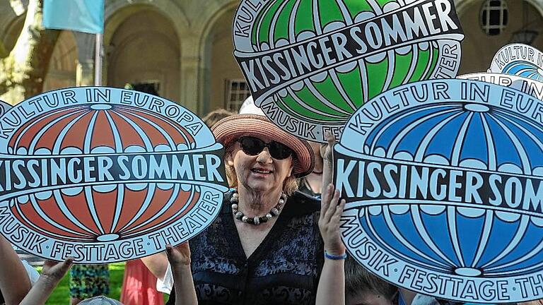 31 Sommer lang war sie die Frau Kissinger Sommer, jetzt übergibt Kari Kahl-Wolfsjäger das Festival an ihren Nachfolger Tilmann Schlömp.