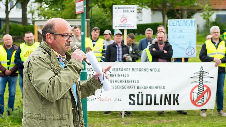 Die Bergrheinfelder Bürgerinitiative kämpft seit Jahren gegen SuedLink und einen 'überdimensionierten Netzausbau'. Im Bild Sprecher Norbert Kolb bei einer Demonstration im Jahr 2019.