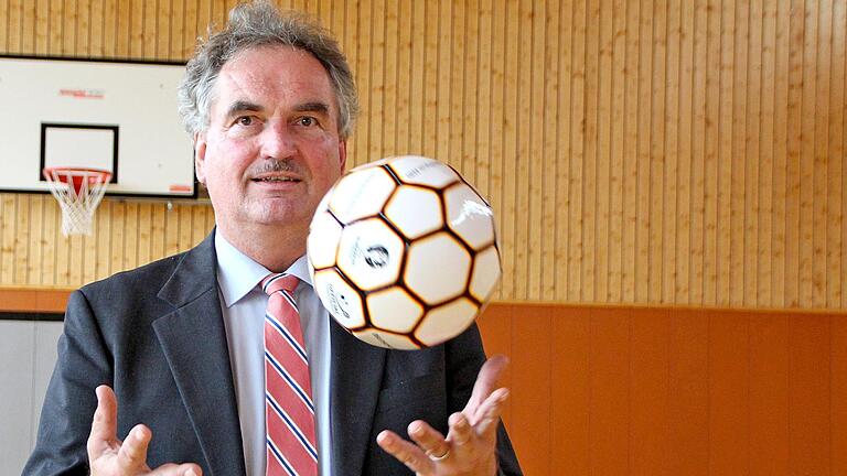 Hans-Jürgen Hanna wird neuer Rektor in Bad Kissingen. Sein Fokus liegt auf dem Bereich Inklusion, als ehemaliger Sportfunktionär ist er dem Behindertensport besonders verbunden. Foto: Benedikt Borst       -  Hans-Jürgen Hanna wird neuer Rektor in Bad Kissingen. Sein Fokus liegt auf dem Bereich Inklusion, als ehemaliger Sportfunktionär ist er dem Behindertensport besonders verbunden. Foto: Benedikt Borst