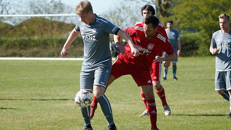 Oberpleichfelds Nico Röding, hier in einer anderen Partie, schoss sein Team mit zwei Toren zum Sieg im Dettelbacher Kirchweihspiel.