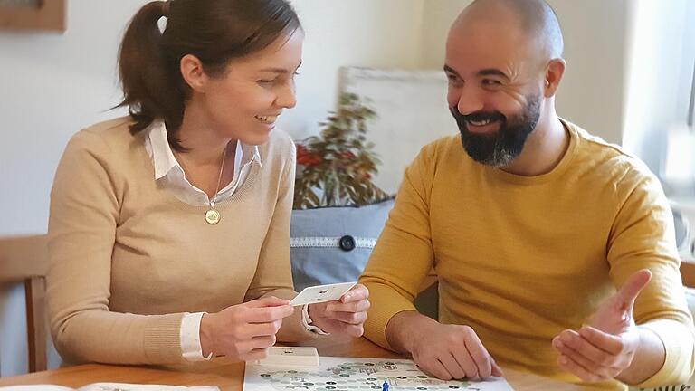 Johanna Fiedler und Sebastian Rieneckert aus Thüringen sind die Erfinder von 'Rhönreise - das Brettspiel'.