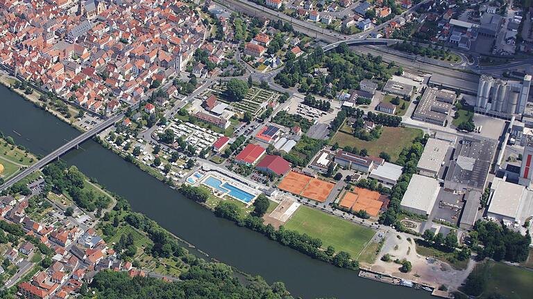 Dieses Luftbild aus dem Jahr 2017 zeigt das Gebiet südlich der Karlstadter Altstadt.