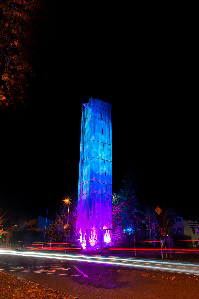 Zwei Wochen lang wird der Kirchturm jeden Abend beleuchtet, am Tag des Aufbaus sogar mit bewegten Bildern.