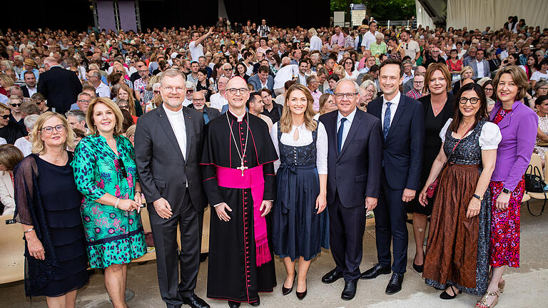 Rund 1600 Menschen besuchen am Sonntag 23.06.24 die Premiere der Passionsspiele in Sömmersdorf.