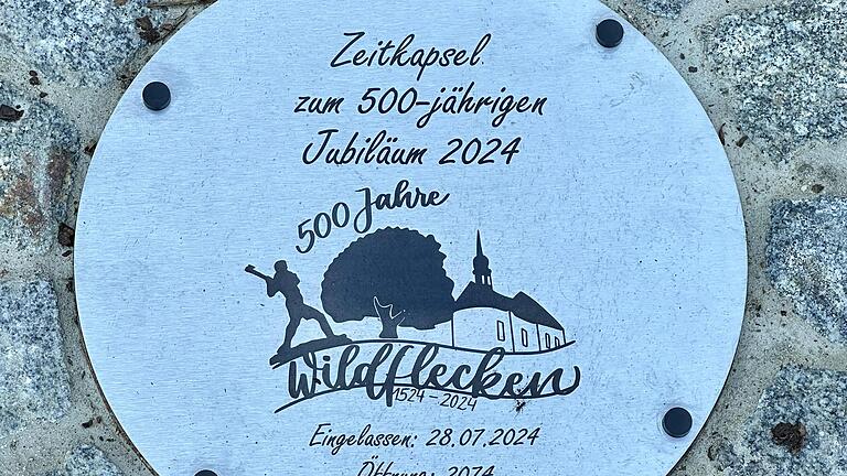 Die Zeitkapsel enthält Anekdoten und Dokumente. - Die Zeitkapsel enthält Anekdoten und Dokumente. Die Zeitkapsel enthält Anekdoten und Dokumente. - Die Zeitkapsel enthält Anekdoten und Dokumente.