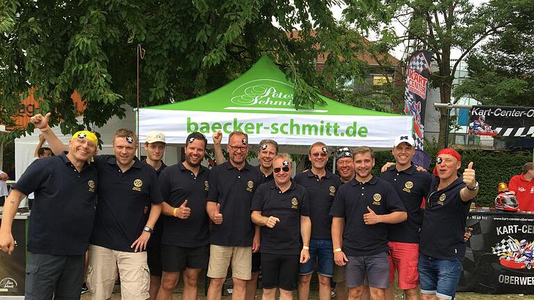 Die Rakoczy-Piraten vom Rotary Club Bad Kissingen beim rotarian Rowdy River Raft Race.  Foto: Petra Heil       -  Die Rakoczy-Piraten vom Rotary Club Bad Kissingen beim rotarian Rowdy River Raft Race.  Foto: Petra Heil