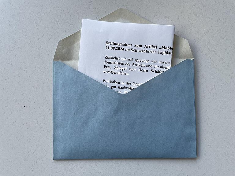 Sieben ehemalige Mitarbeitende im Schwebheimer Rathaus haben sich mit einem offenen Brief mit Mobbing-Vorwürfen an das Landratsamt gewandt. Sieben ehemalige Mitarbeitende im Schwebheimer Rathaus haben sich mit einem offenen Brief mit Mobbing-Vorwürfen an das Landratsamt gewandt.