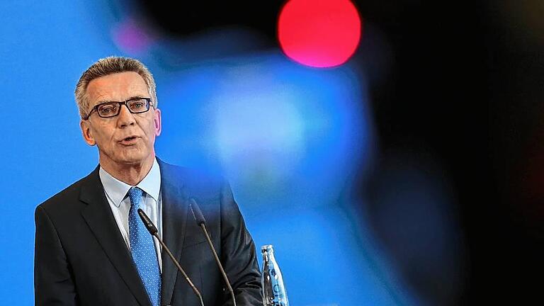 Pk de Maiziere       -  Innenminister Thomas de Maiziere (CDU) hat den von seinem Haus verantworteten kritischen Regierungsbericht zur Türkei gegen Protest aus Ankara verteidigt.