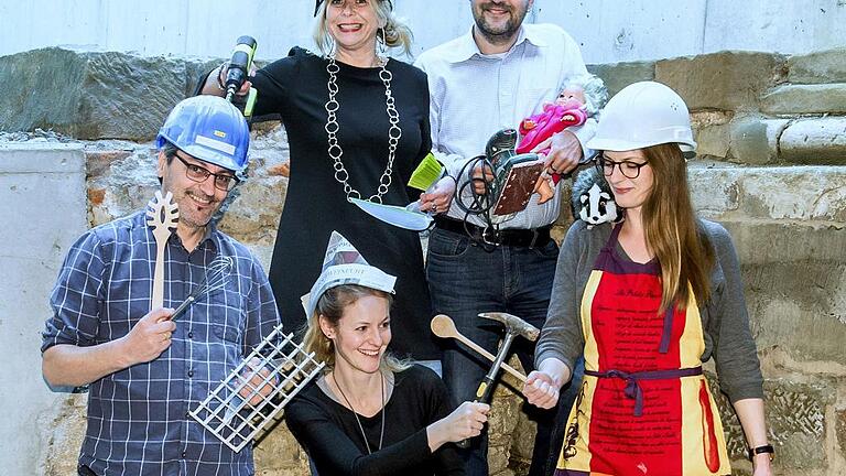 Reporter in Betrieb - Stehen für Sie zur Verfügung: (v.l.) Josef Schäfer, Katja Glatzer, Julia Haug, Oliver Schikora und Nike Bodenbach. Reporter in Betrieb - Stehen für Sie zur Verfügung: (v.l.) Josef Schäfer, Katja Glatzer, Julia Haug, Oliver Schikora und Nike Bodenbach.