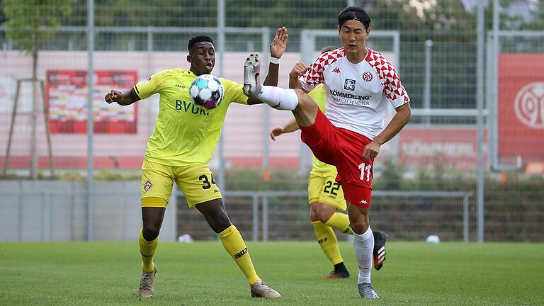 Positiver Corona-Test beim FSV Mainz 05: Ob der positiv getestete Spieler beim Vorbereitungsspiel gegen Würzburg am Samstag dabei war, war nicht in Erfahrung zu bringen. Positiver Corona-Test beim FSV Mainz 05: Ob der positiv getestete Spieler beim Vorbereitungsspiel gegen Würzburg am Samstag dabei war, war nicht in Erfahrung zu bringen. 