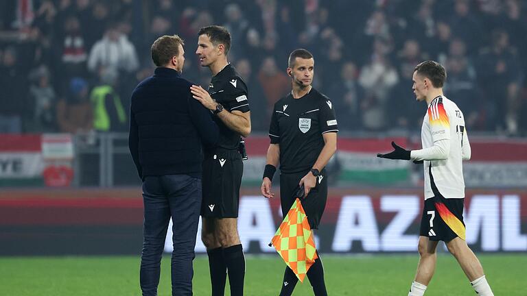 Ungarn - Deutschland       -  Nach diesem Elfmeterpfiff hatte Julian Nagelsmann Gesprächsbedarf.