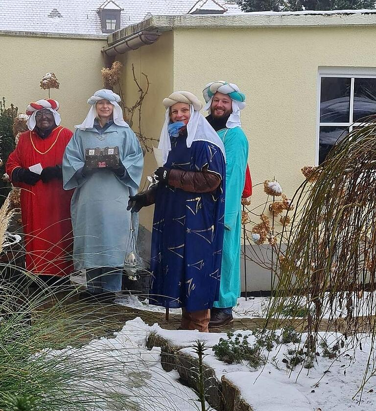 Die Leuten hätten sich sehr über den unverhofften Besuch gefreut, erzählen die Sternsinger, und fast alle Türen wurden geöffnet.