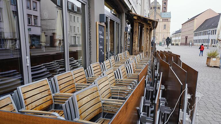 Das Gastgewerbe ist eine der Branchen, die am stärksten unter den Corona-Beschränkungen leidet. Bisher ist nicht absehbar, wann Restaurants und Hotels wieder öffnen können.