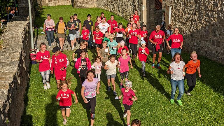 Wohltätigkeitslauf im Rahmen des Ferienprogramms des SC Ostheim. Den Rahmen dafür bot die Kirchenburg in Ostheim.