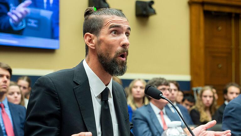 Michael Phelps       -  Michael Phelps spricht während einer Anhörung im US-Repräsentantenhaus.