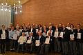 Viele der Geehrten beim Bayerischen Roten Kreuz in Schweinfurt, zusammen mit Verantwortlichen.