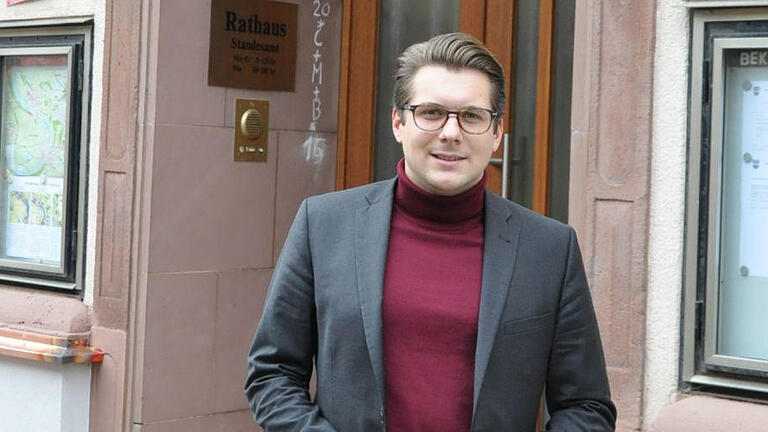Nicolas Lahovnik, Geschäftsleiter der Verwaltung im Markt Triefenstein seit 10.10.2016. Geb. 17.12.1989 in Bad Kissingen. Duales Studium an der Verwaltungshochschule Hof (Diplom-Verwaltungswirt) und Jura an der Uni Würzburg. Bisherige Tätigkeit: Verwaltung der Stadt Schweinfurt.