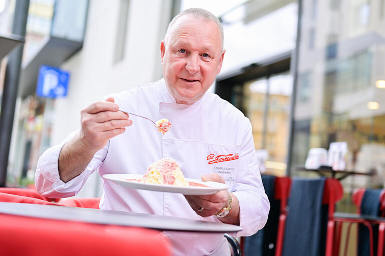 Hat 1969 in Mannheim das Spaghetti-Eis erfunden: Dario Fontanella. Und er serviert es noch immer.