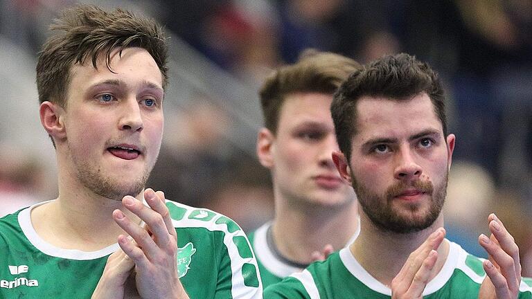 ASV Hamm-Westfalen vs DJK Rimpar Woelfe, Handball, 2. Bundesliga, 17.02.2018       -  Enttäuschte Gesichter: Die Rimparer Patrick Schmidt (links), Dominik Schömig (rechts) und Lukas Siegler (im Hintergrund) nach der Niederlage in Hamm.