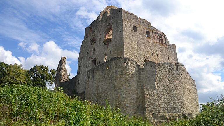 Der Mauerreste an der Westspitze gehört zu den am besten erhaltenen Gebäuden der Burgruine Homburg. Der Mauerreste an der Westspitze gehört zu den am besten erhaltenen Gebäuden der Burgruine Homburg.