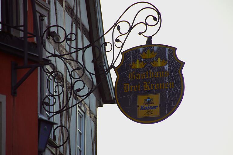 In der Altstadt regelt eine Satzung auch die Gestaltung von Werbeanlagen. In der Altstadt regelt eine Satzung auch die Gestaltung von Werbeanlagen.