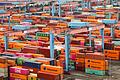 Export       -  Auch über diese Container im Hamburger Hafen im- und exportiert Deutschland Waren.