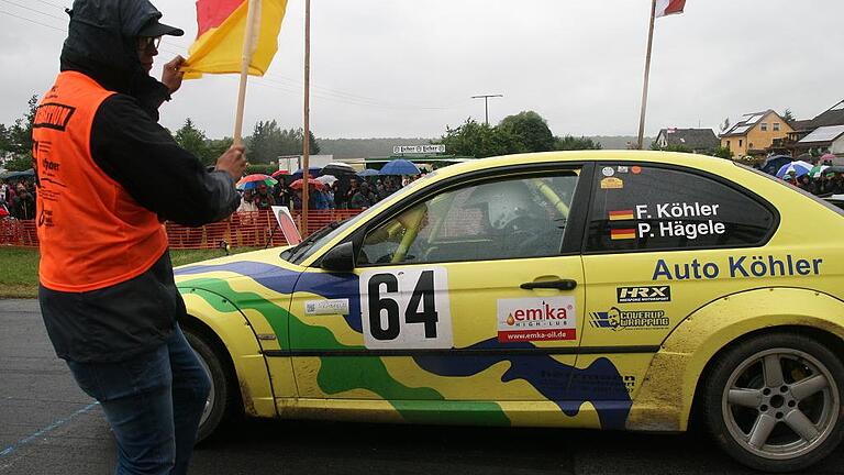 Fritz Köhler und Petra Hägele aus Öhringen mit ihrem BMW 3420 i in Fahrt.