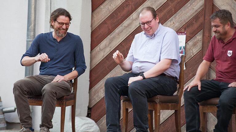 Bei den Proben zum Heimatspiel 'Die Schutzfrau von Münnerstadt' am Anger in Münnerstadt schon ihrem Element: (von links) Nicolas Zenzen, Christian Richter und Wolfgang Joa.