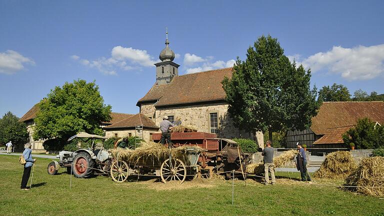 Die historische Dreschmaschine ist am Mittwoch, 8. September, im Freilandmuseum Fladungen im Einsatz.