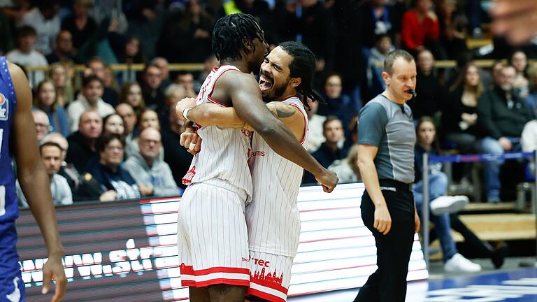 Können die Würzburg Baskets im Franken-Derby gegen die Bamberg Baskets einen weiteren Sieg bejubeln?