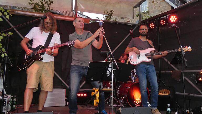 Auf verschiedenen Bühnen in der Stadt gibt es an den Abenden Live-Musik (Archivbild, 2022). Auf verschiedenen Bühnen in der Stadt gibt es an den Abenden Live-Musik (Archivbild, 2022).